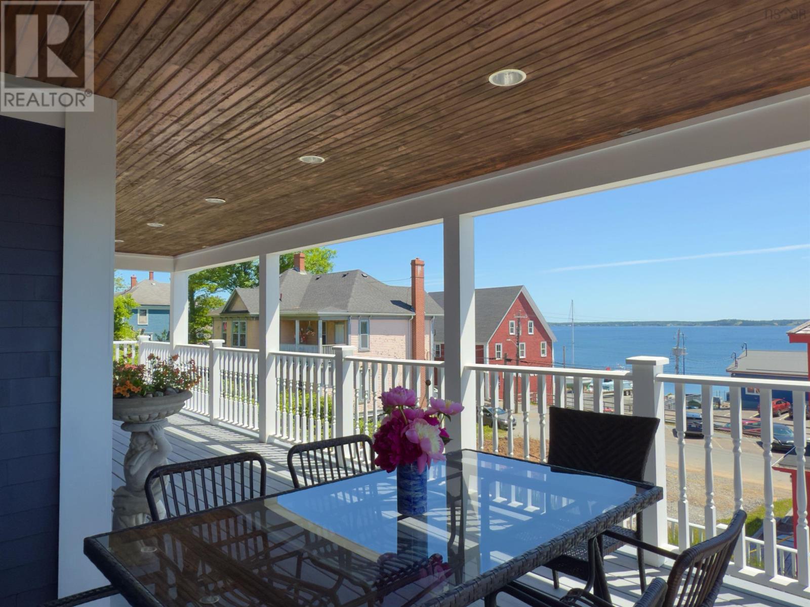 208 Pelham Street, Lunenburg, Nova Scotia  B0J 2C0 - Photo 5 - 202503264