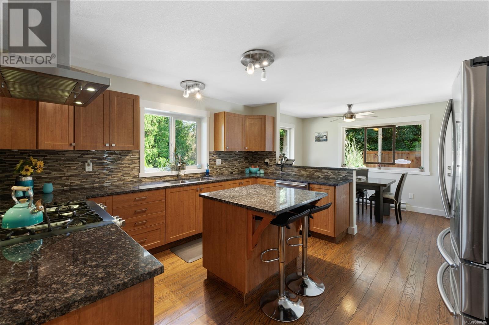 Property at 1532 Sunrise Dr image 2