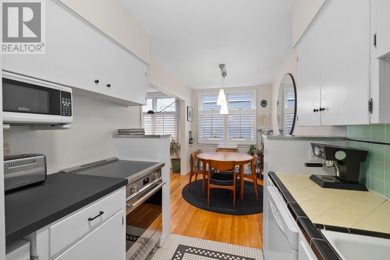 Listing Picture 13 of 29 : 204 1565 BURNABY STREET, Vancouver / 溫哥華 - 魯藝地產 Yvonne Lu Group - MLS Medallion Club Member