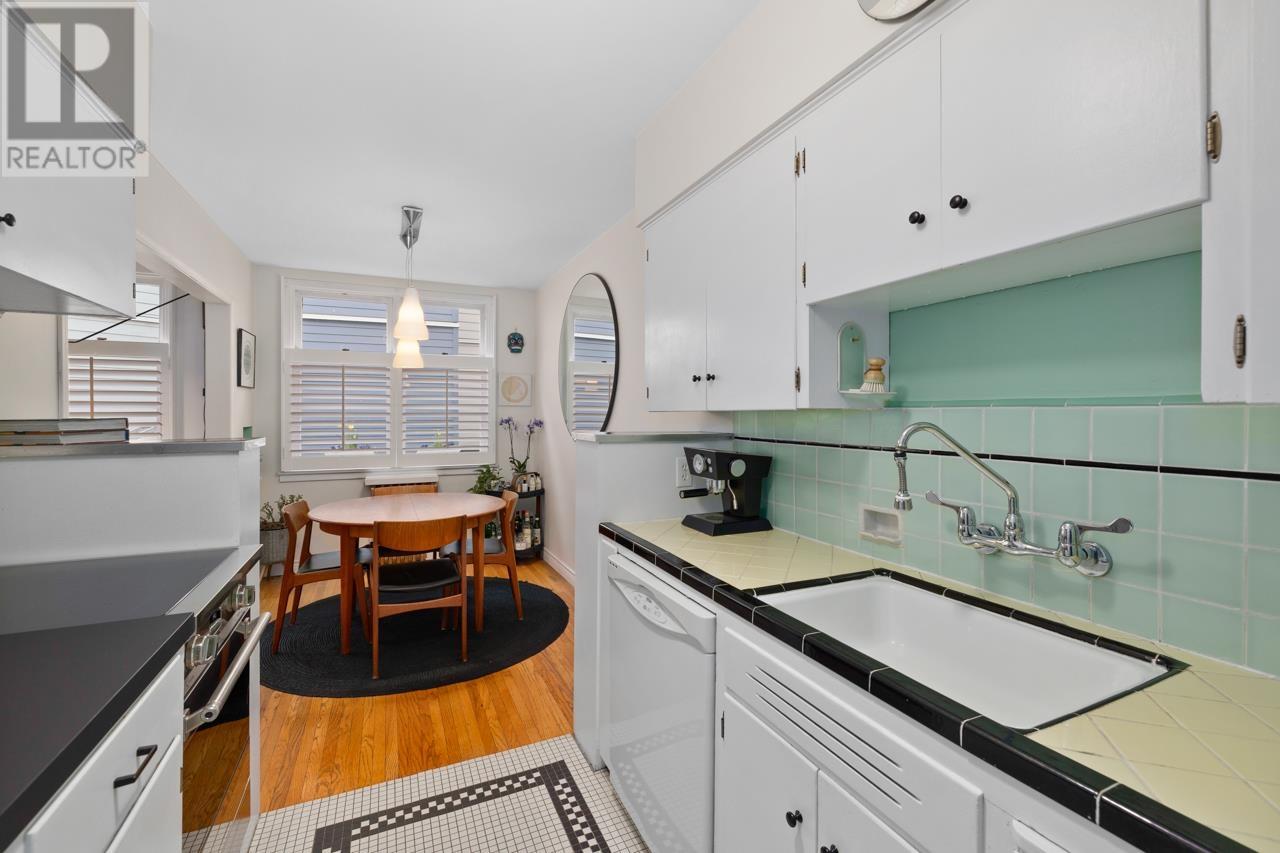 Listing Picture 14 of 29 : 204 1565 BURNABY STREET, Vancouver / 溫哥華 - 魯藝地產 Yvonne Lu Group - MLS Medallion Club Member