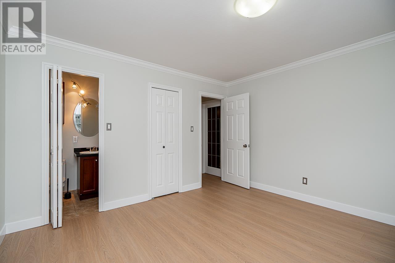 Listing Picture 17 of 40 : 1379-1381 E 11TH AVENUE, Vancouver / 溫哥華 - 魯藝地產 Yvonne Lu Group - MLS Medallion Club Member