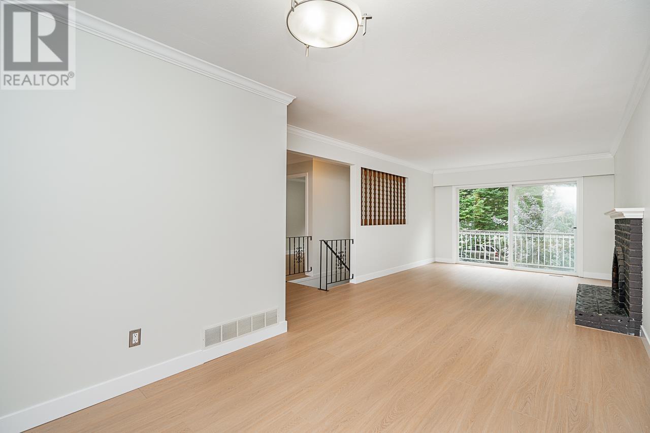 Listing Picture 8 of 40 : 1379-1381 E 11TH AVENUE, Vancouver / 溫哥華 - 魯藝地產 Yvonne Lu Group - MLS Medallion Club Member