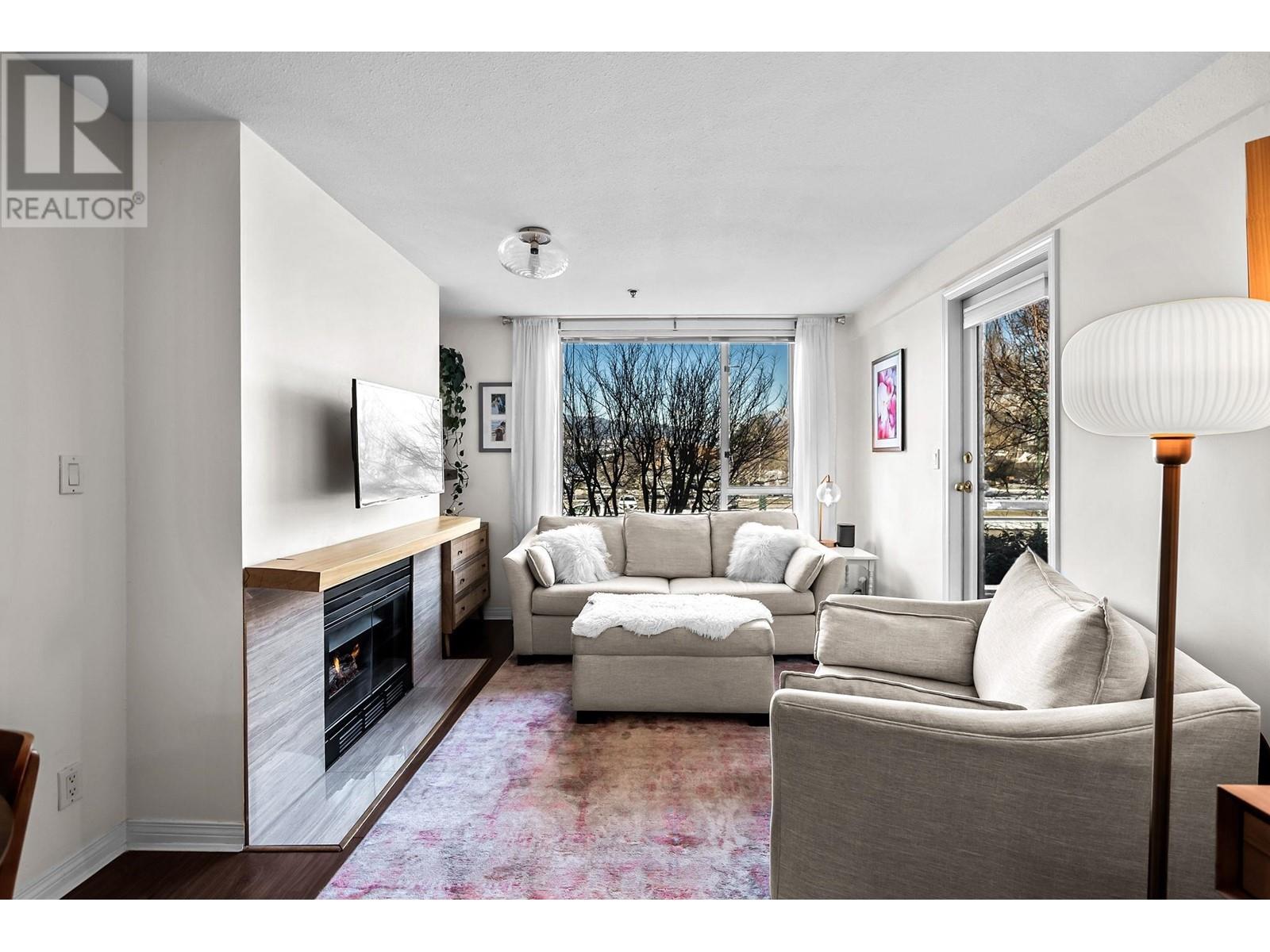 Listing Picture 3 of 40 : 207 2160 CORNWALL AVENUE, Vancouver / 溫哥華 - 魯藝地產 Yvonne Lu Group - MLS Medallion Club Member