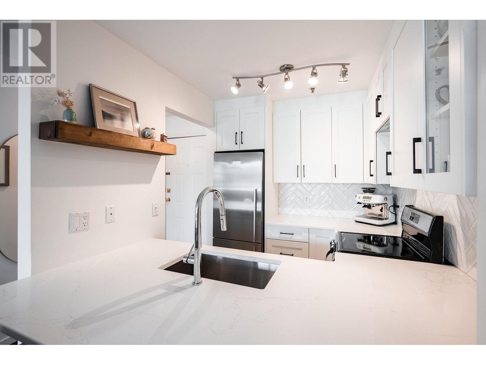 Listing Picture 13 of 40 : 207 2160 CORNWALL AVENUE, Vancouver / 溫哥華 - 魯藝地產 Yvonne Lu Group - MLS Medallion Club Member