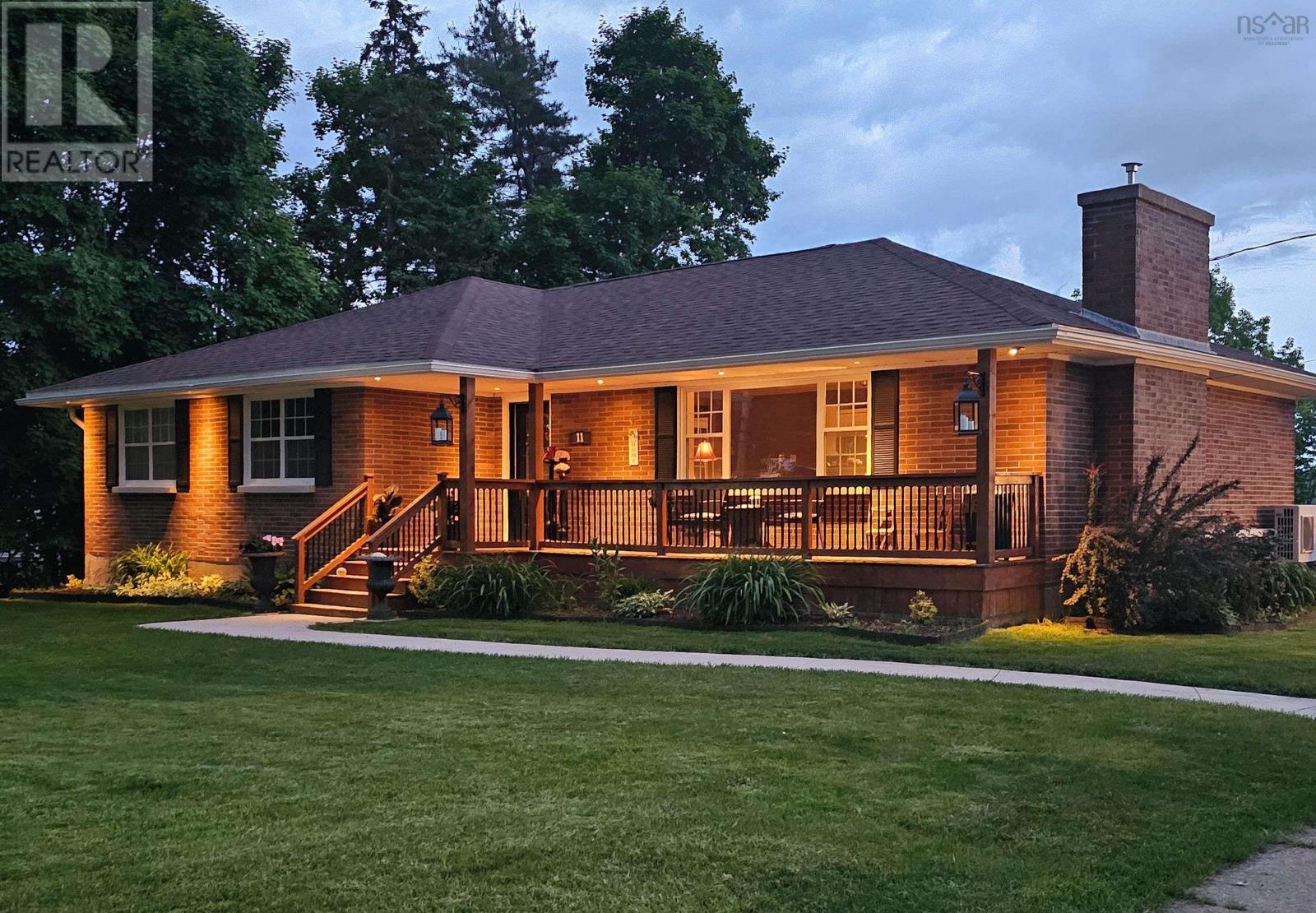 11 Claremont Avenue, stellarton, Nova Scotia