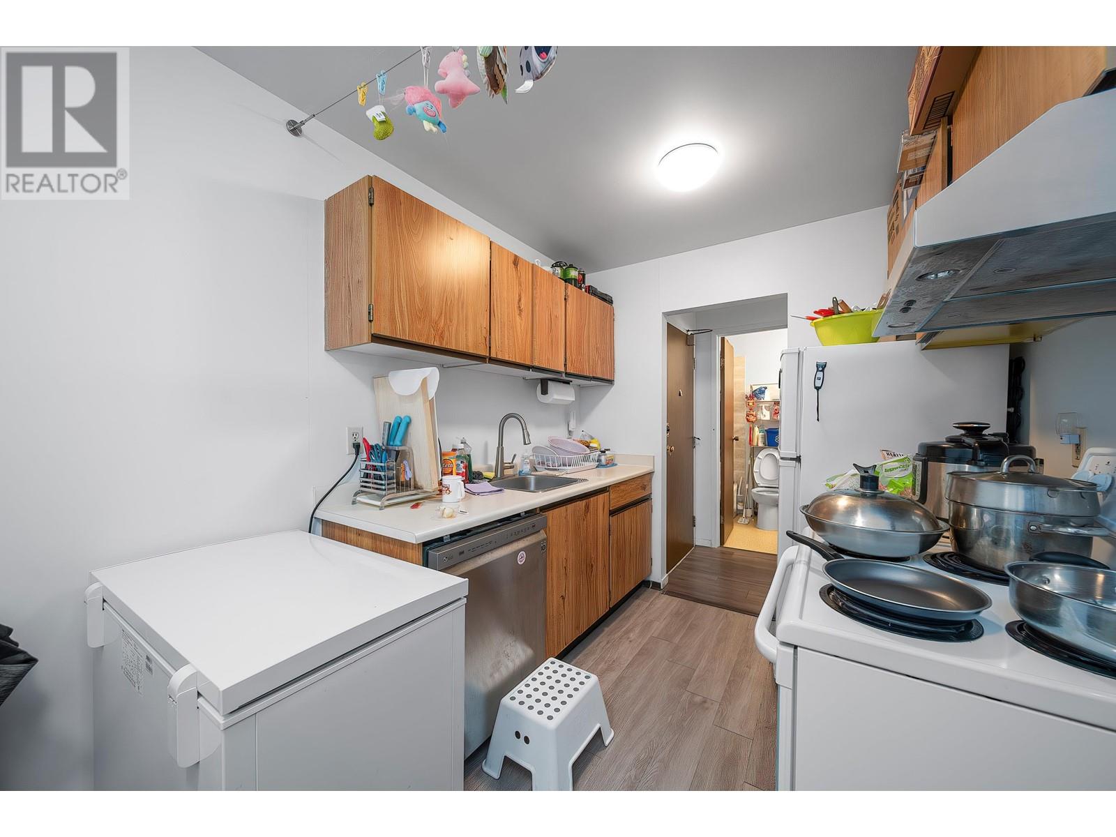 Listing Picture 11 of 18 : 303 8231 GRANVILLE AVENUE, Richmond / 烈治文 - 魯藝地產 Yvonne Lu Group - MLS Medallion Club Member