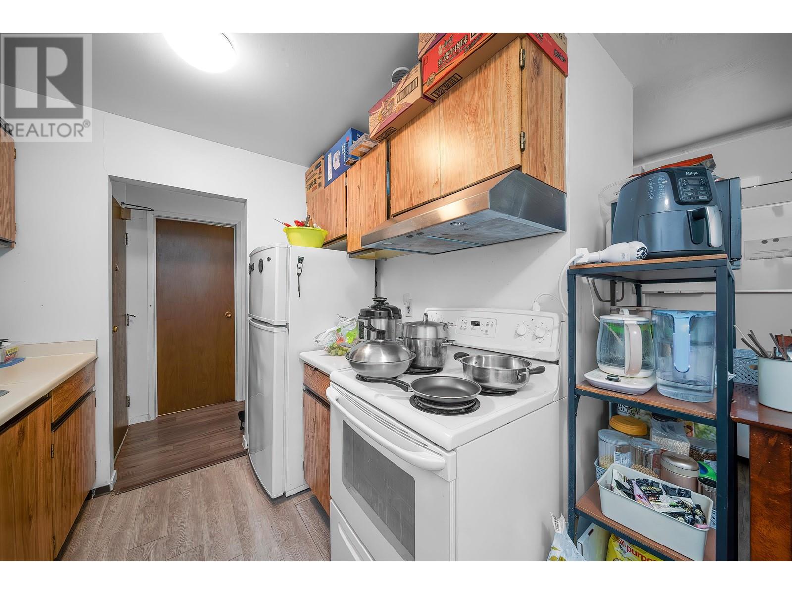 Listing Picture 13 of 18 : 303 8231 GRANVILLE AVENUE, Richmond / 烈治文 - 魯藝地產 Yvonne Lu Group - MLS Medallion Club Member