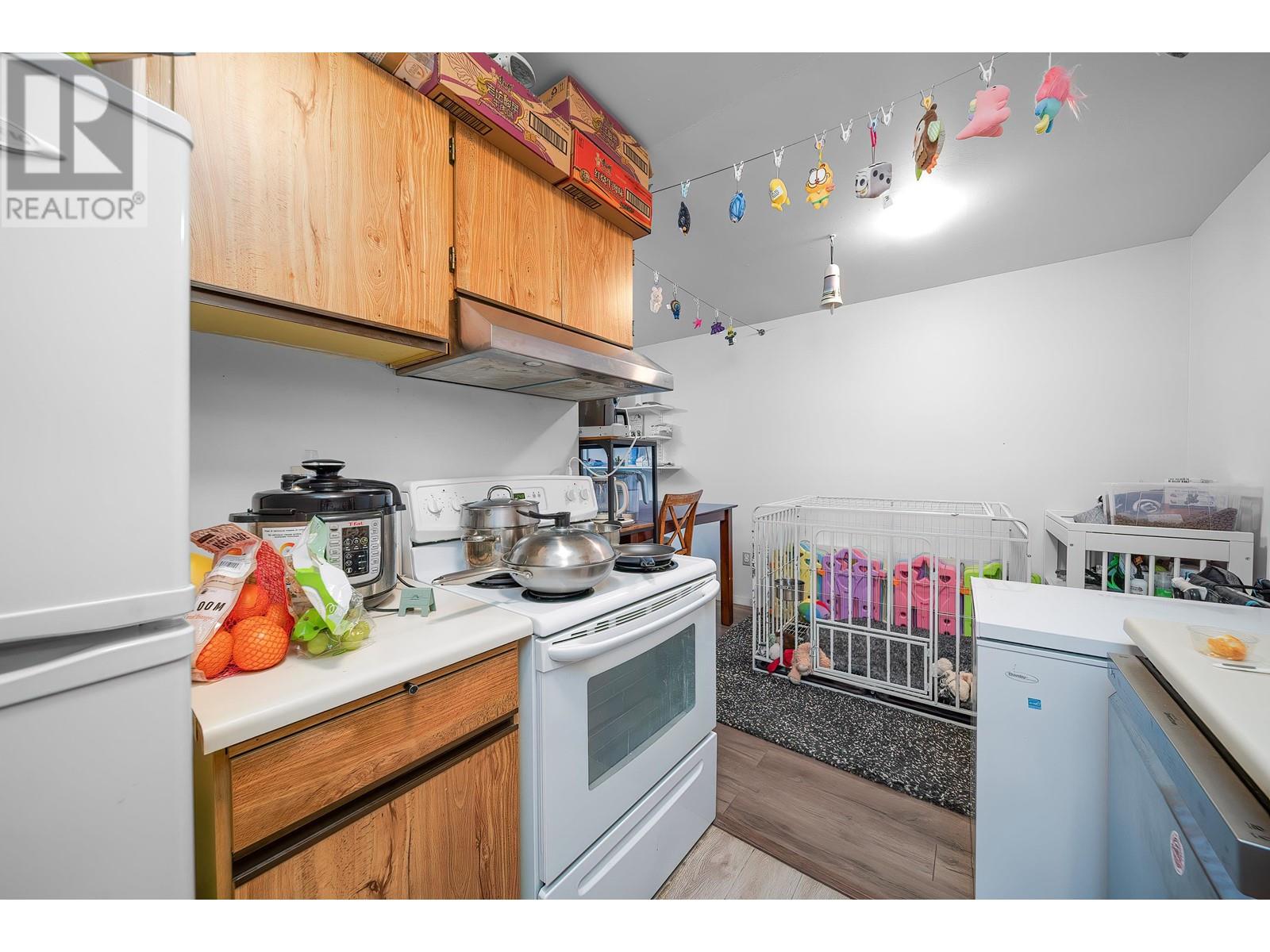 Listing Picture 10 of 18 : 303 8231 GRANVILLE AVENUE, Richmond / 烈治文 - 魯藝地產 Yvonne Lu Group - MLS Medallion Club Member