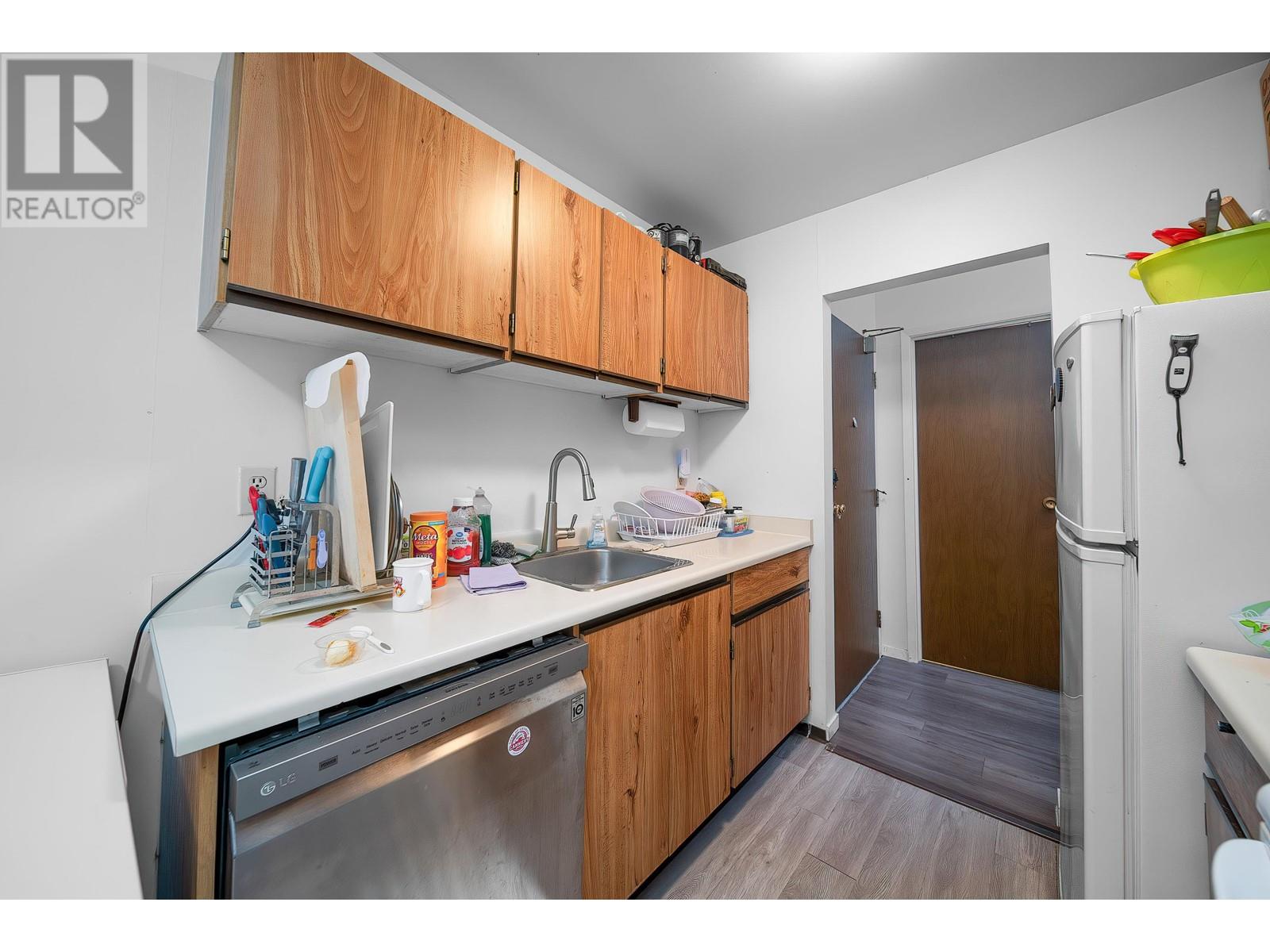 Listing Picture 12 of 18 : 303 8231 GRANVILLE AVENUE, Richmond / 烈治文 - 魯藝地產 Yvonne Lu Group - MLS Medallion Club Member