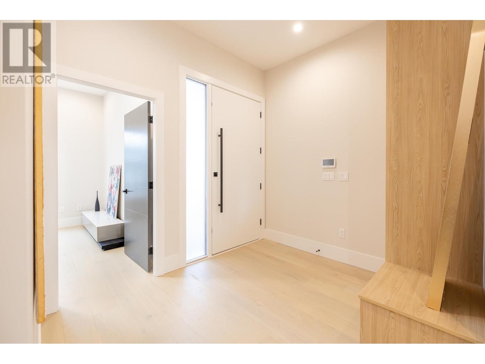 8055 18th Avenue, Burnaby, British Columbia  V3N 1J9 - Photo 3 - R2968919