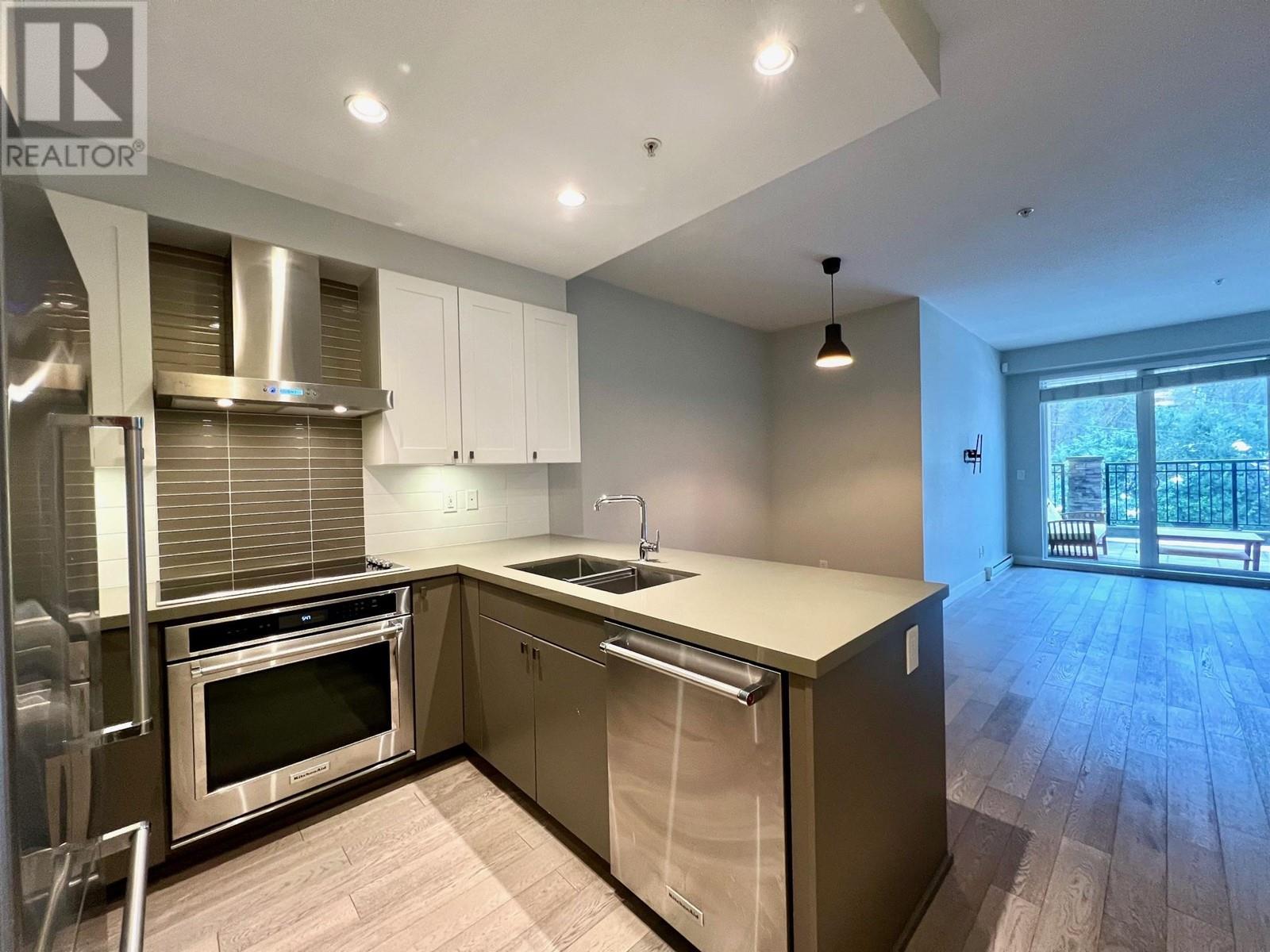 219 3399 Noel Drive, Burnaby, British Columbia  V3J 0G8 - Photo 2 - R2961783