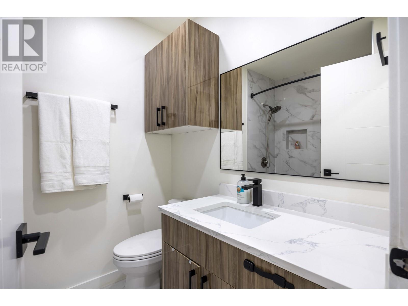 926 Grove Avenue, Burnaby, British Columbia  V5B 4G7 - Photo 10 - R2968938
