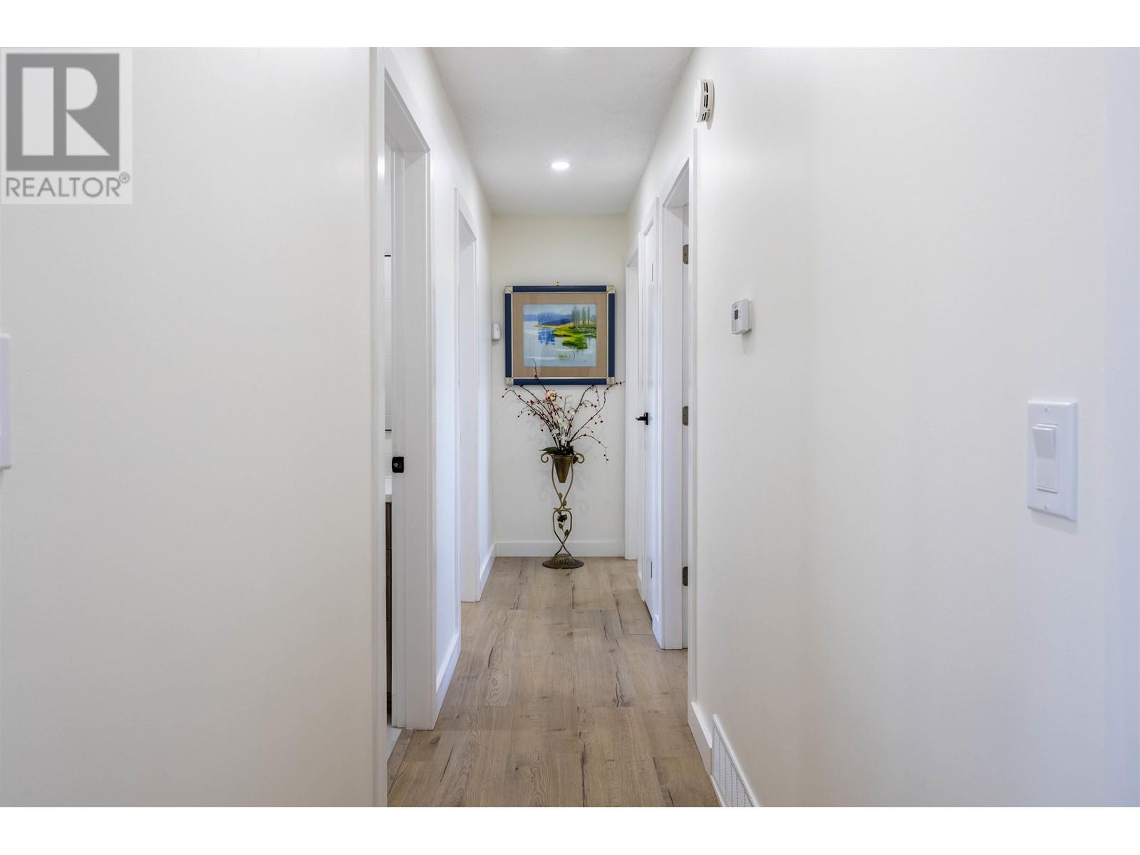 926 Grove Avenue, Burnaby, British Columbia  V5B 4G7 - Photo 6 - R2968938