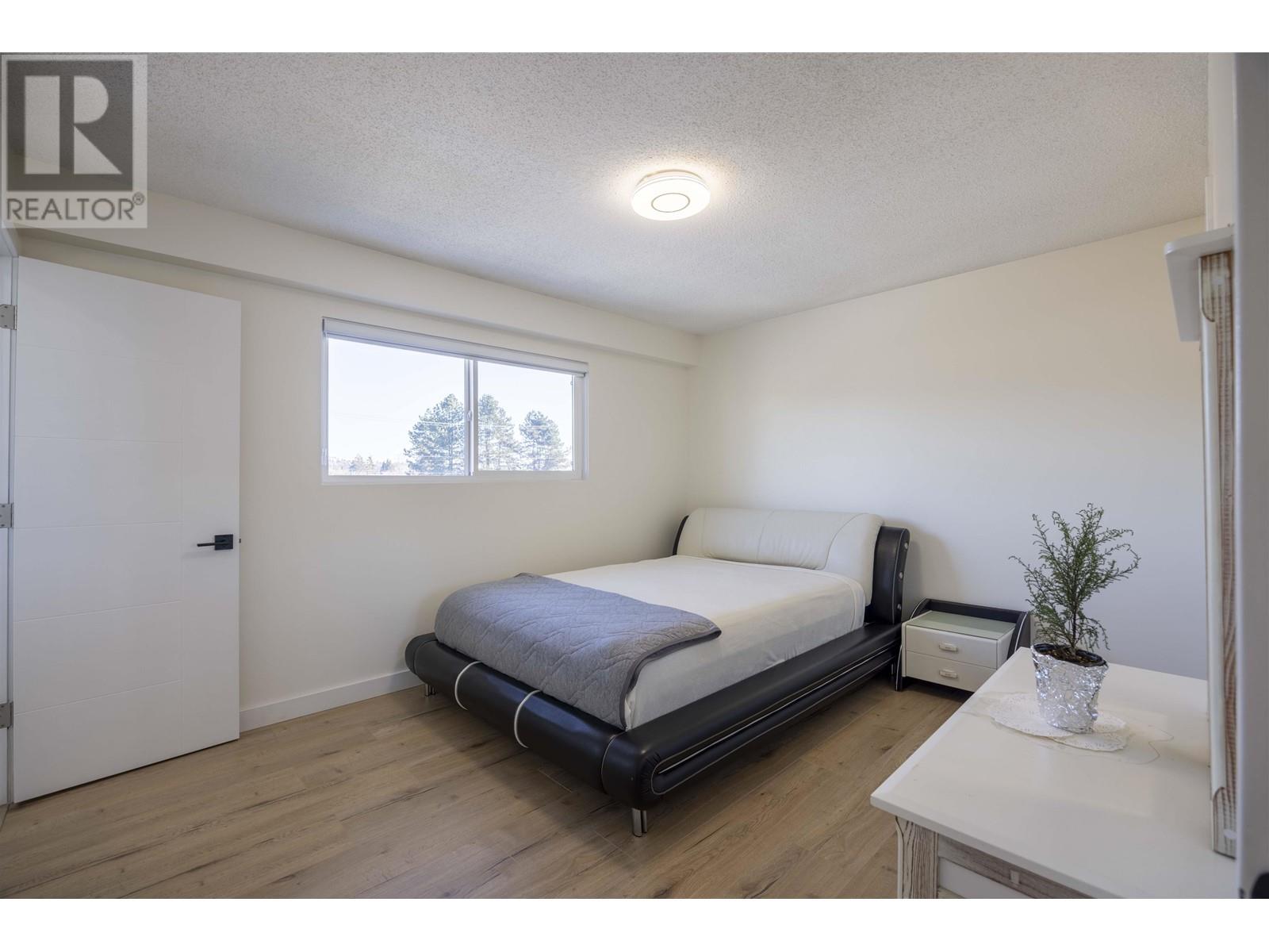 926 Grove Avenue, Burnaby, British Columbia  V5B 4G7 - Photo 7 - R2968938