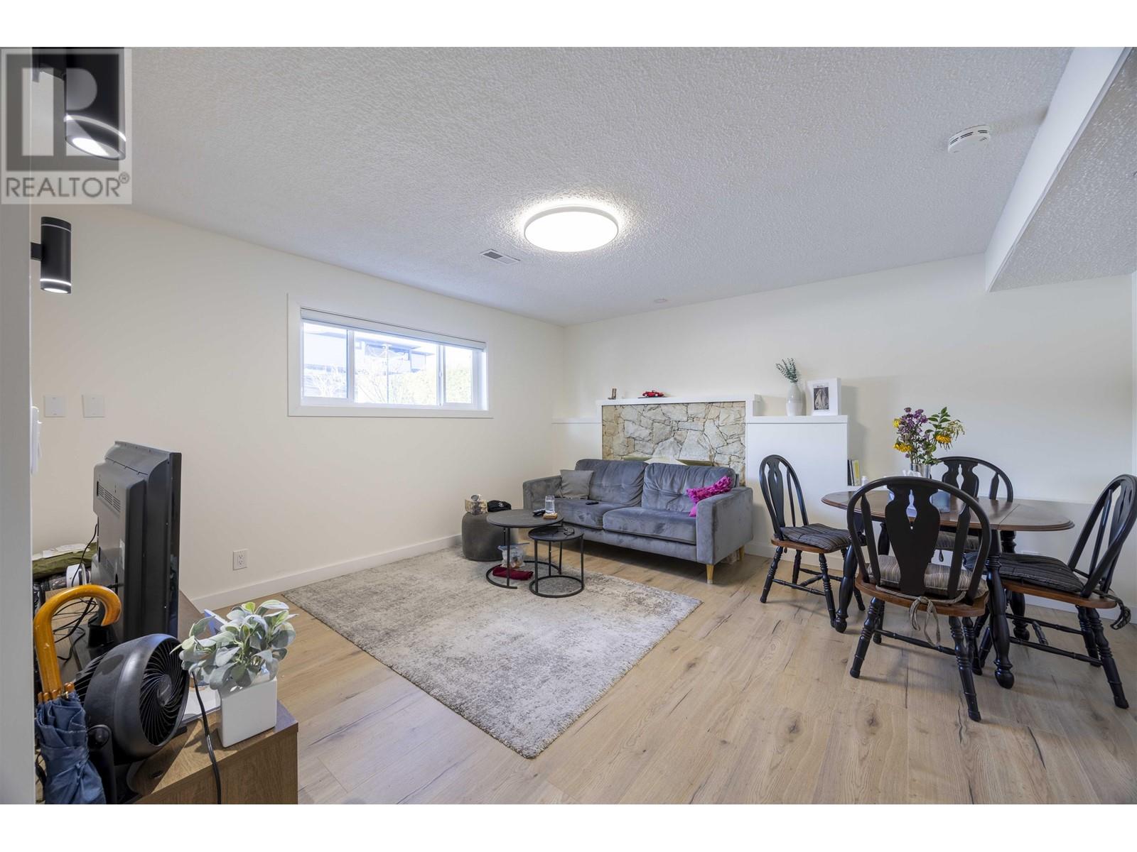 926 Grove Avenue, Burnaby, British Columbia  V5B 4G7 - Photo 14 - R2968938