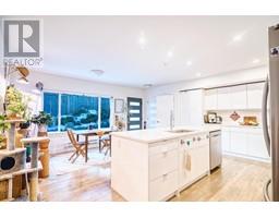 110 736 GIBSONS WAY, Gibsons, British Columbia