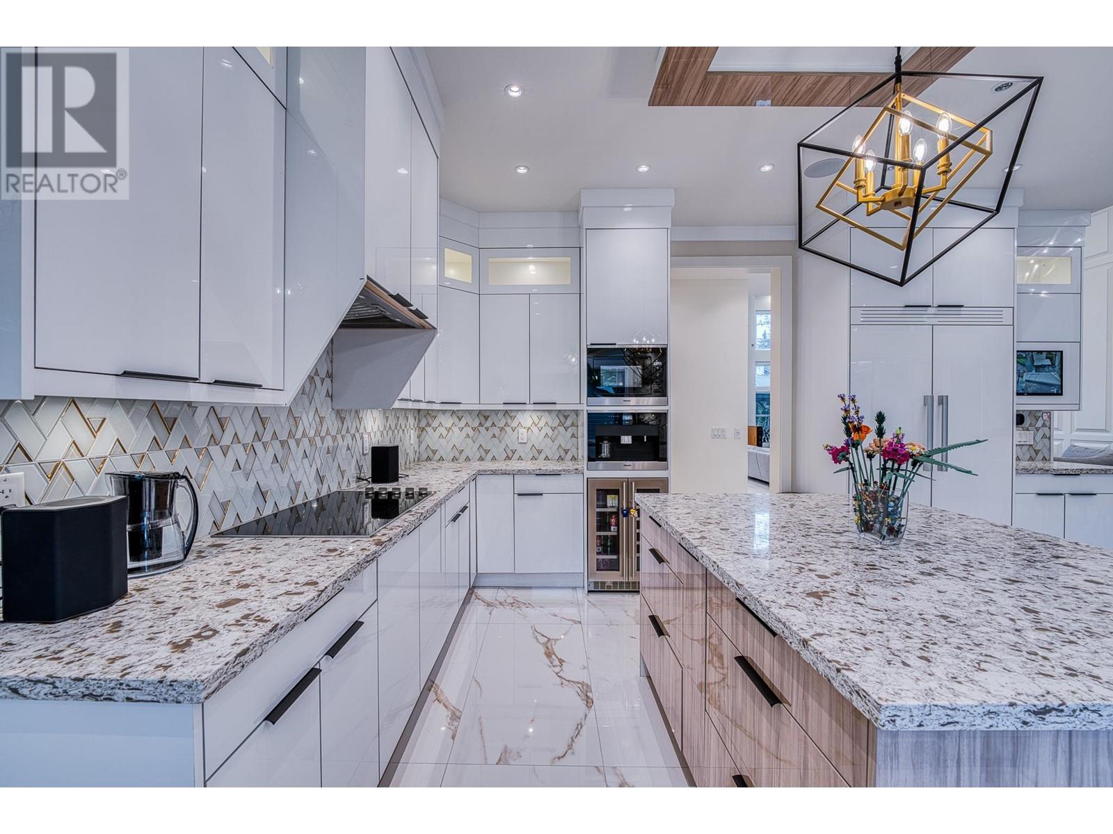 Listing Picture 16 of 28 : 10851 ROSELEA CRESCENT, Richmond / 烈治文 - 魯藝地產 Yvonne Lu Group - MLS Medallion Club Member