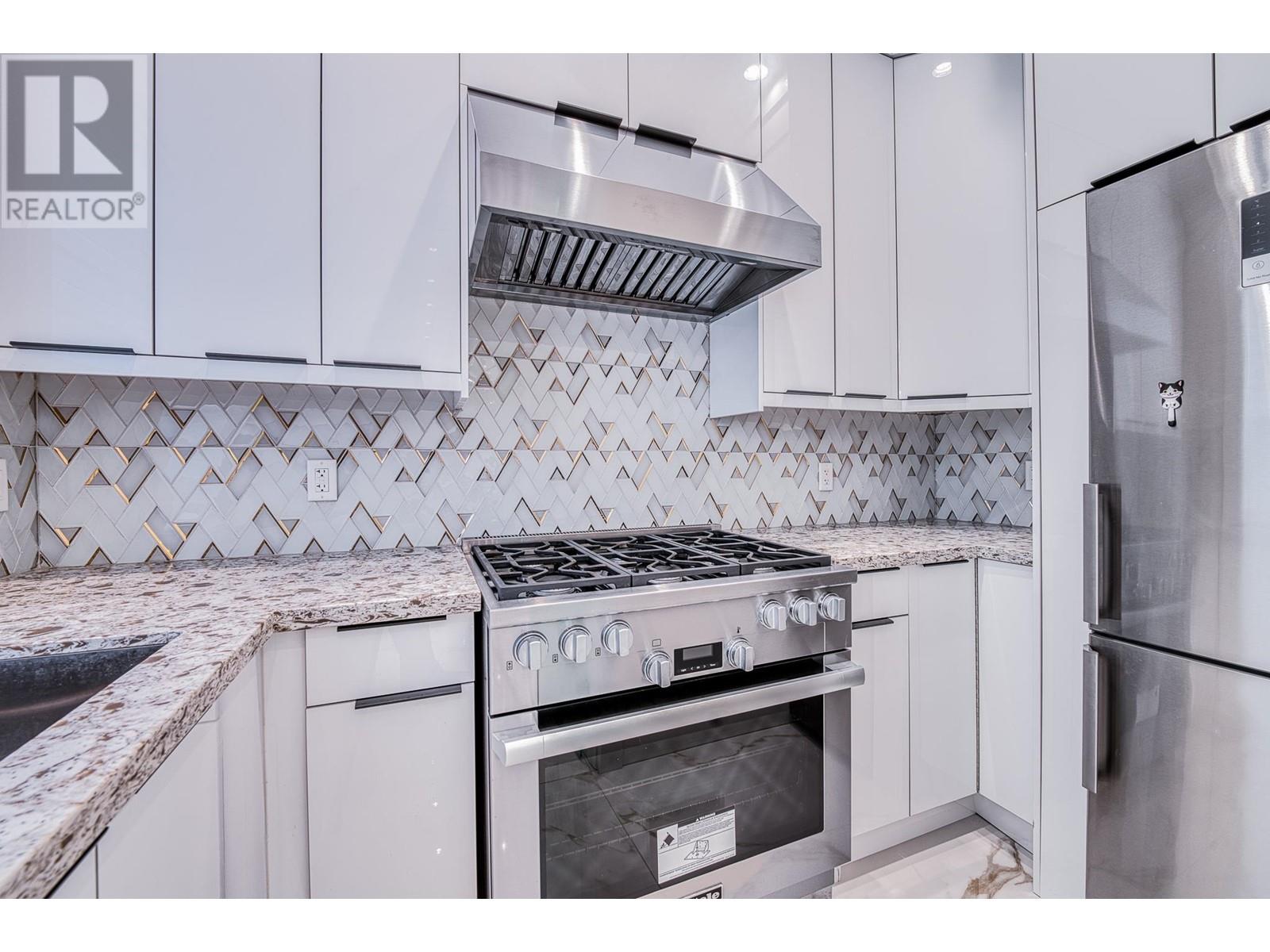 Listing Picture 17 of 28 : 10851 ROSELEA CRESCENT, Richmond / 烈治文 - 魯藝地產 Yvonne Lu Group - MLS Medallion Club Member