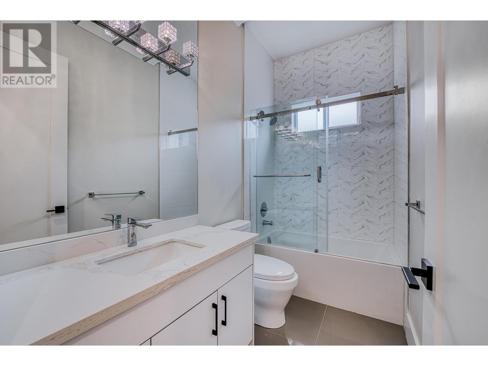 Listing Picture 25 of 28 : 10851 ROSELEA CRESCENT, Richmond / 烈治文 - 魯藝地產 Yvonne Lu Group - MLS Medallion Club Member