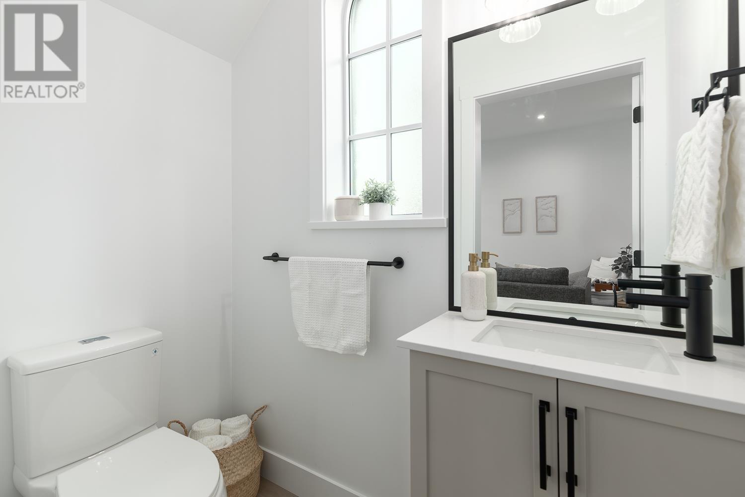 Listing Picture 10 of 22 : 1051 SEMLIN DRIVE, Vancouver / 溫哥華 - 魯藝地產 Yvonne Lu Group - MLS Medallion Club Member