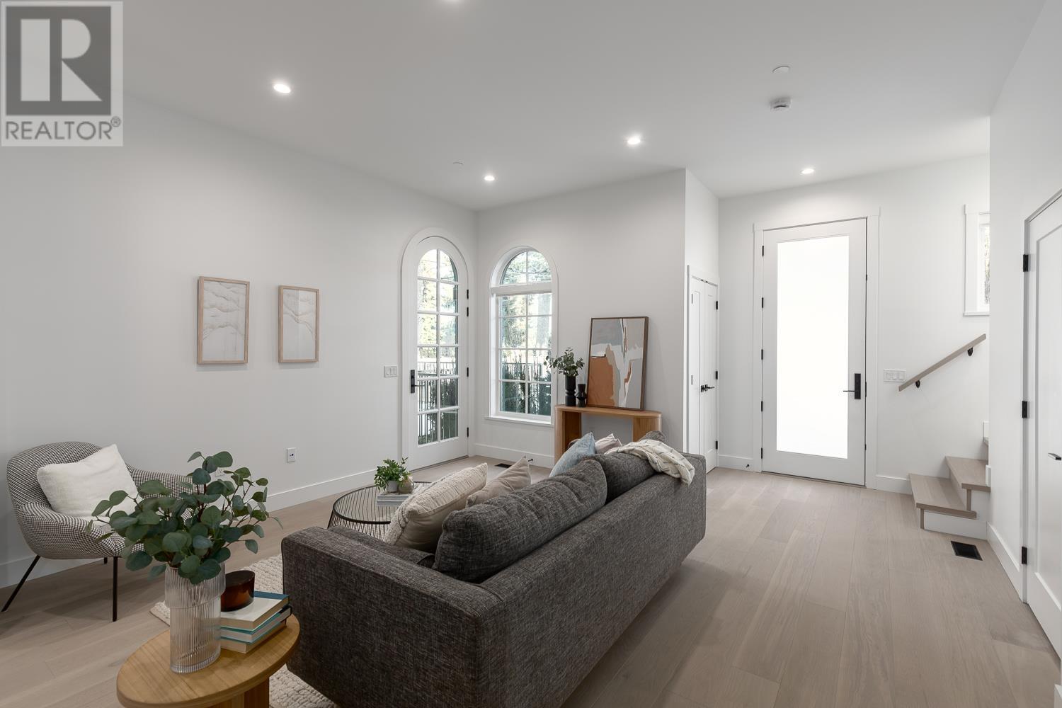 Listing Picture 4 of 22 : 1051 SEMLIN DRIVE, Vancouver / 溫哥華 - 魯藝地產 Yvonne Lu Group - MLS Medallion Club Member