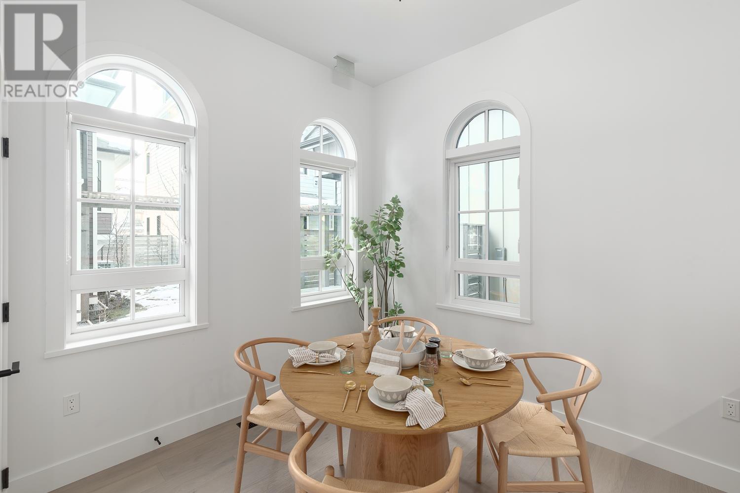 Listing Picture 9 of 22 : 1051 SEMLIN DRIVE, Vancouver / 溫哥華 - 魯藝地產 Yvonne Lu Group - MLS Medallion Club Member