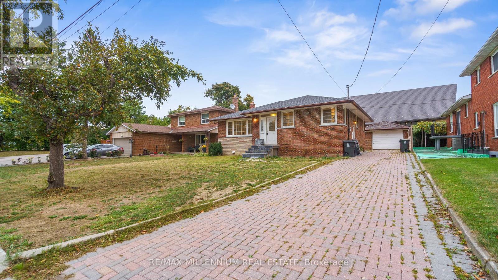 3 Jasmine Road, Toronto, Ontario  M9M 2P8 - Photo 2 - W11981472