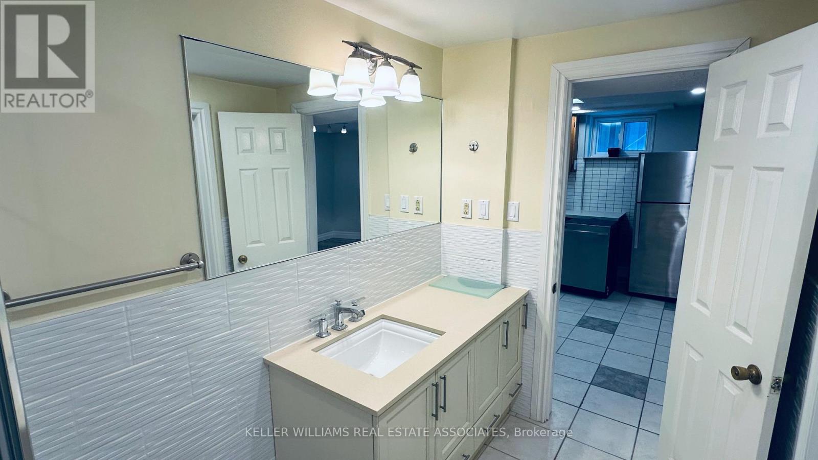 Bsmt - 2642 Windjammer Road, Mississauga (Erin Mills), Ontario  L5L 1T5 - Photo 11 - W11981490