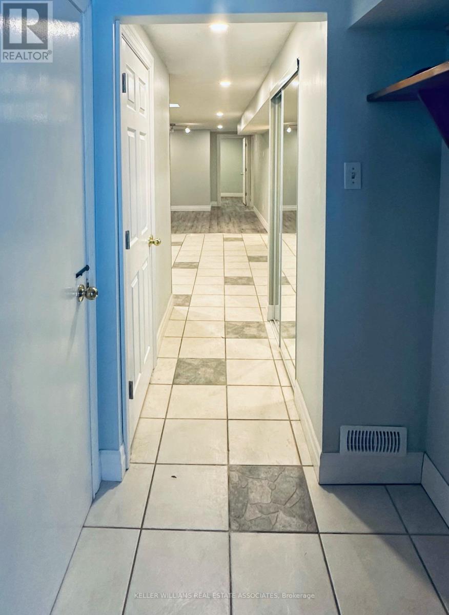 Bsmt - 2642 Windjammer Road, Mississauga (Erin Mills), Ontario  L5L 1T5 - Photo 5 - W11981490