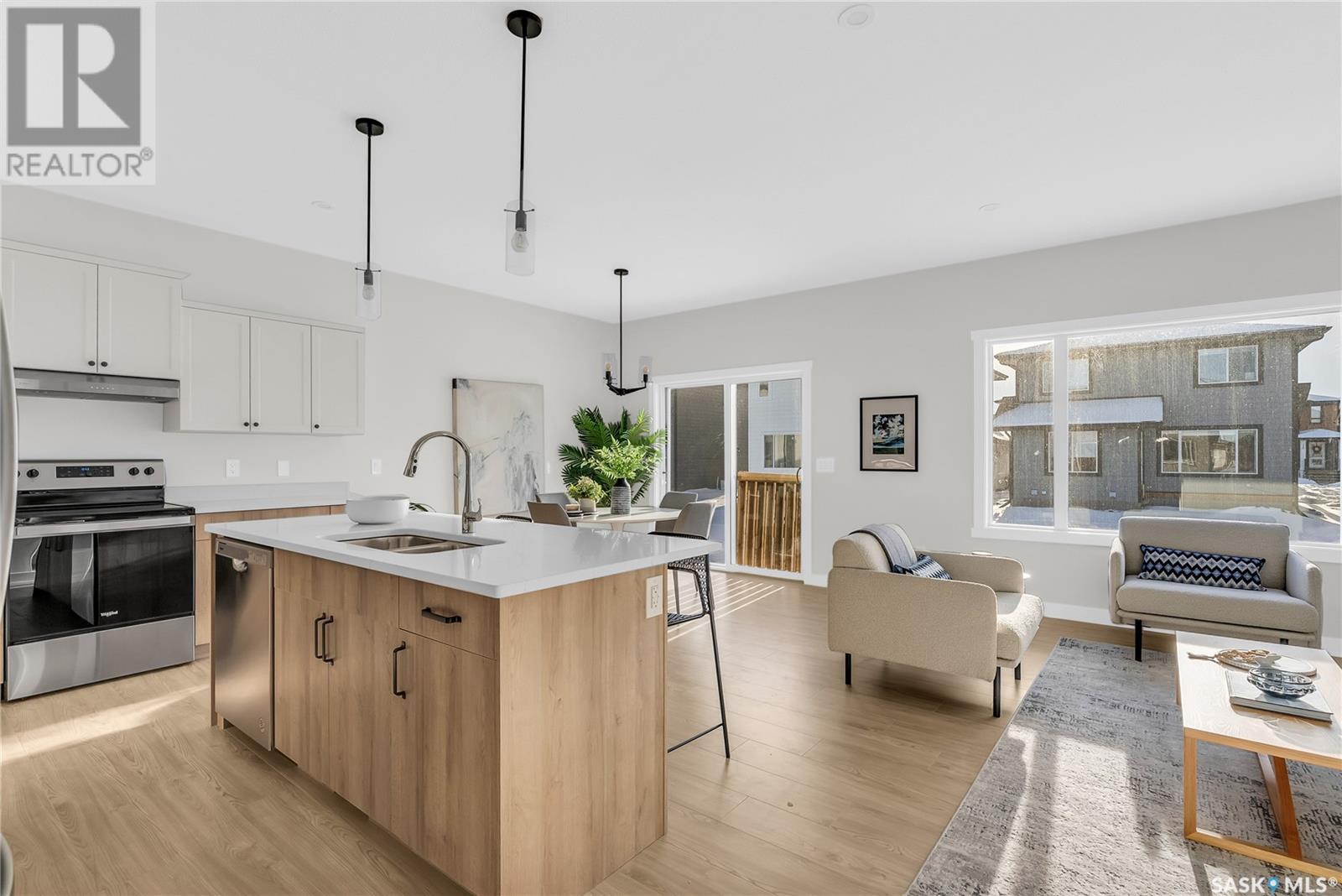 Property at 903 Traeger MANOR image 3