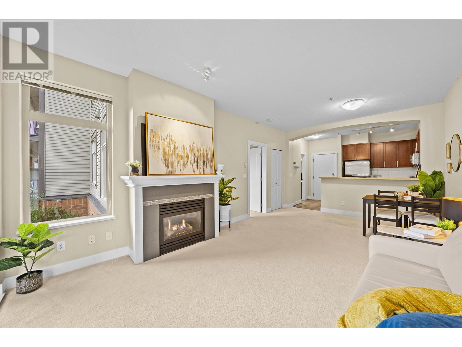 Listing Picture 2 of 19 : 216 2250 WESBROOK MALL, Vancouver / 溫哥華 - 魯藝地產 Yvonne Lu Group - MLS Medallion Club Member