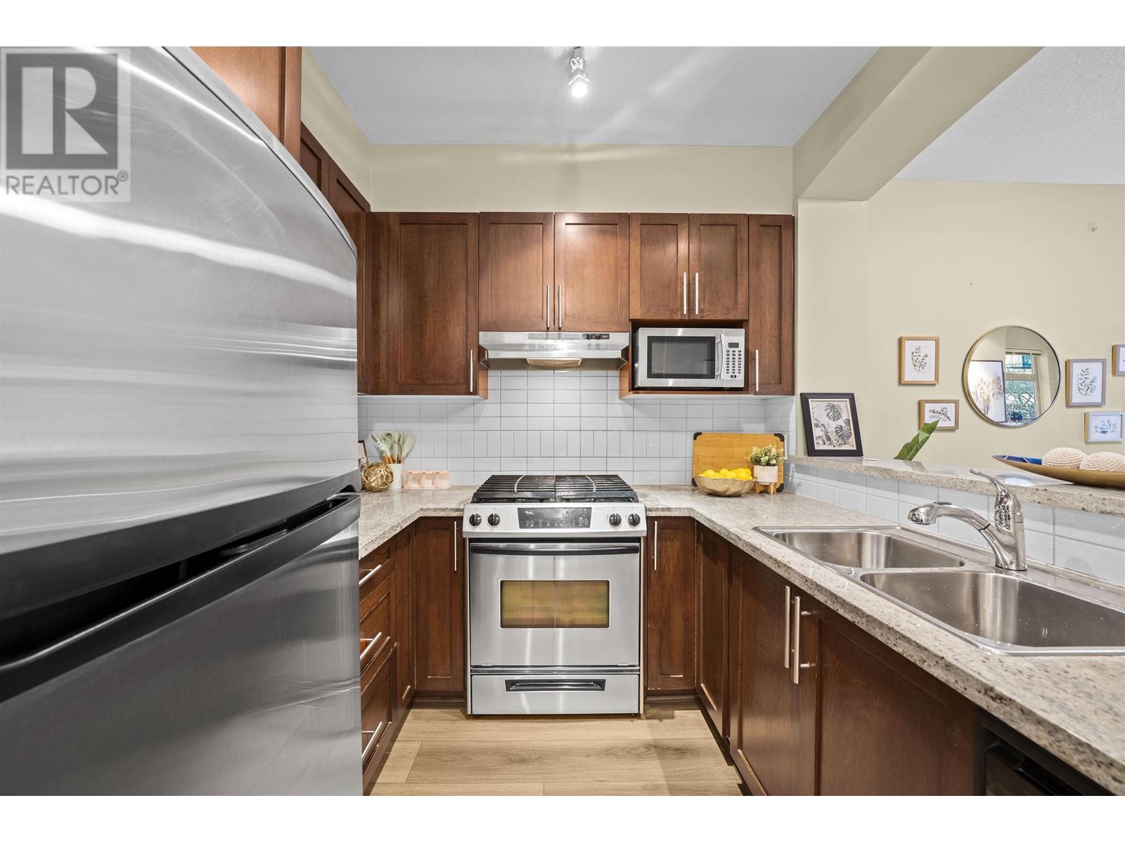 Listing Picture 9 of 19 : 216 2250 WESBROOK MALL, Vancouver / 溫哥華 - 魯藝地產 Yvonne Lu Group - MLS Medallion Club Member