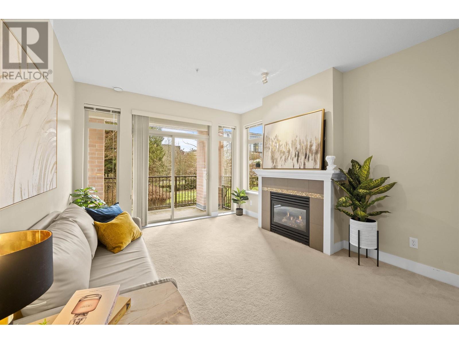 Listing Picture 3 of 19 : 216 2250 WESBROOK MALL, Vancouver / 溫哥華 - 魯藝地產 Yvonne Lu Group - MLS Medallion Club Member