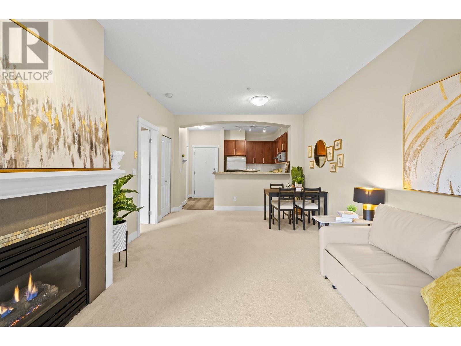 Listing Picture 6 of 19 : 216 2250 WESBROOK MALL, Vancouver / 溫哥華 - 魯藝地產 Yvonne Lu Group - MLS Medallion Club Member