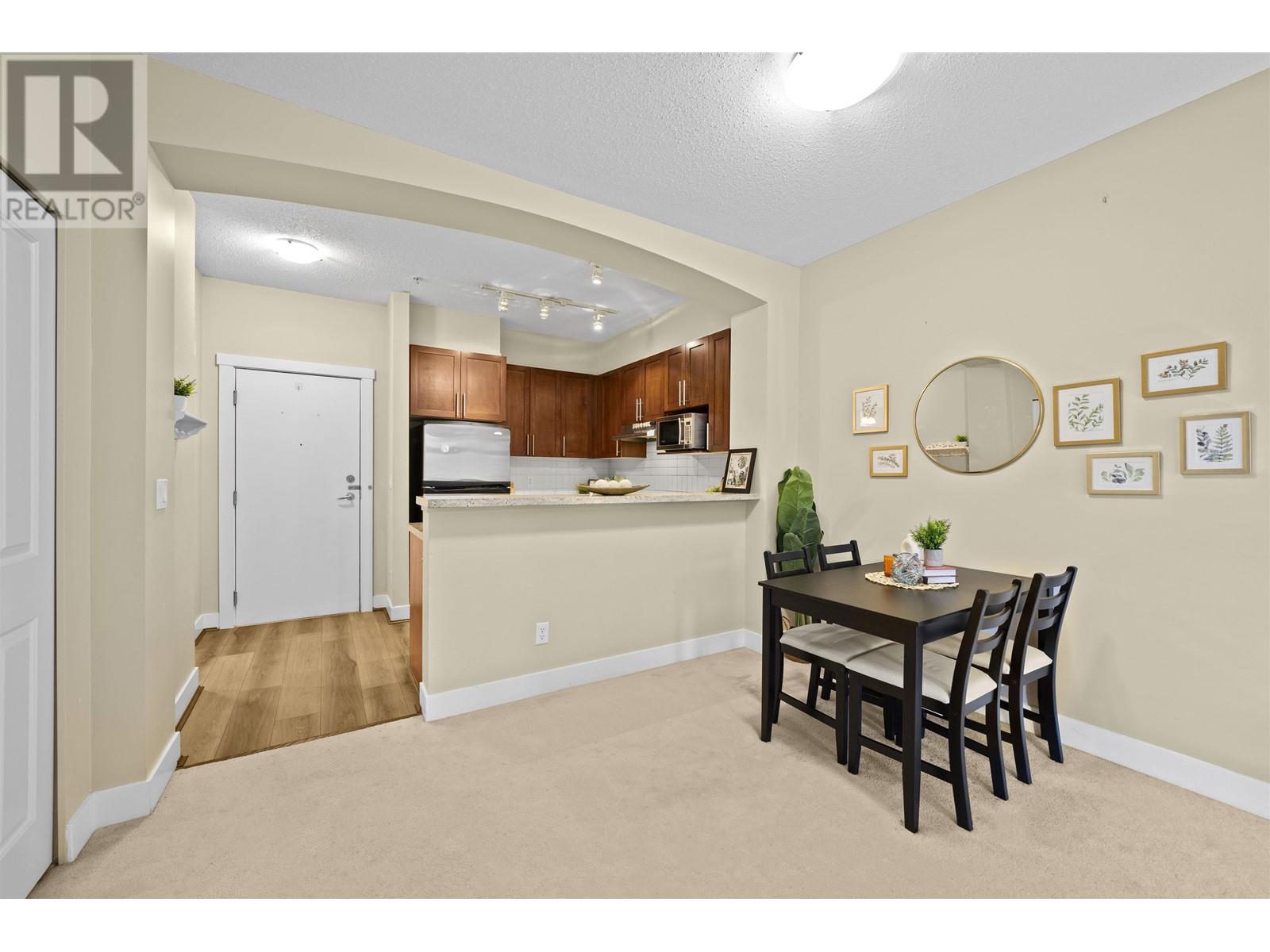 Listing Picture 7 of 19 : 216 2250 WESBROOK MALL, Vancouver / 溫哥華 - 魯藝地產 Yvonne Lu Group - MLS Medallion Club Member