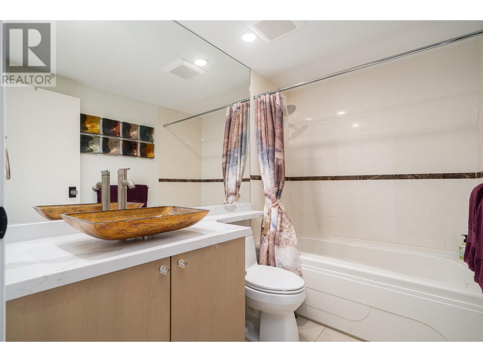 Listing Picture 12 of 29 : 305 1680 BAYSHORE DRIVE, Vancouver / 溫哥華 - 魯藝地產 Yvonne Lu Group - MLS Medallion Club Member