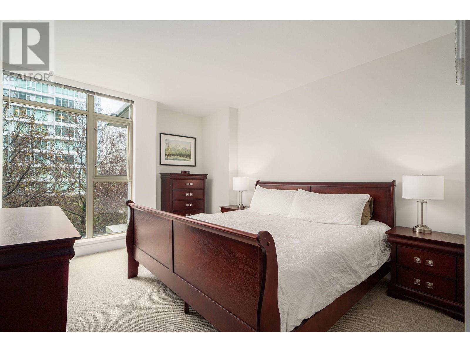 Listing Picture 13 of 29 : 305 1680 BAYSHORE DRIVE, Vancouver / 溫哥華 - 魯藝地產 Yvonne Lu Group - MLS Medallion Club Member