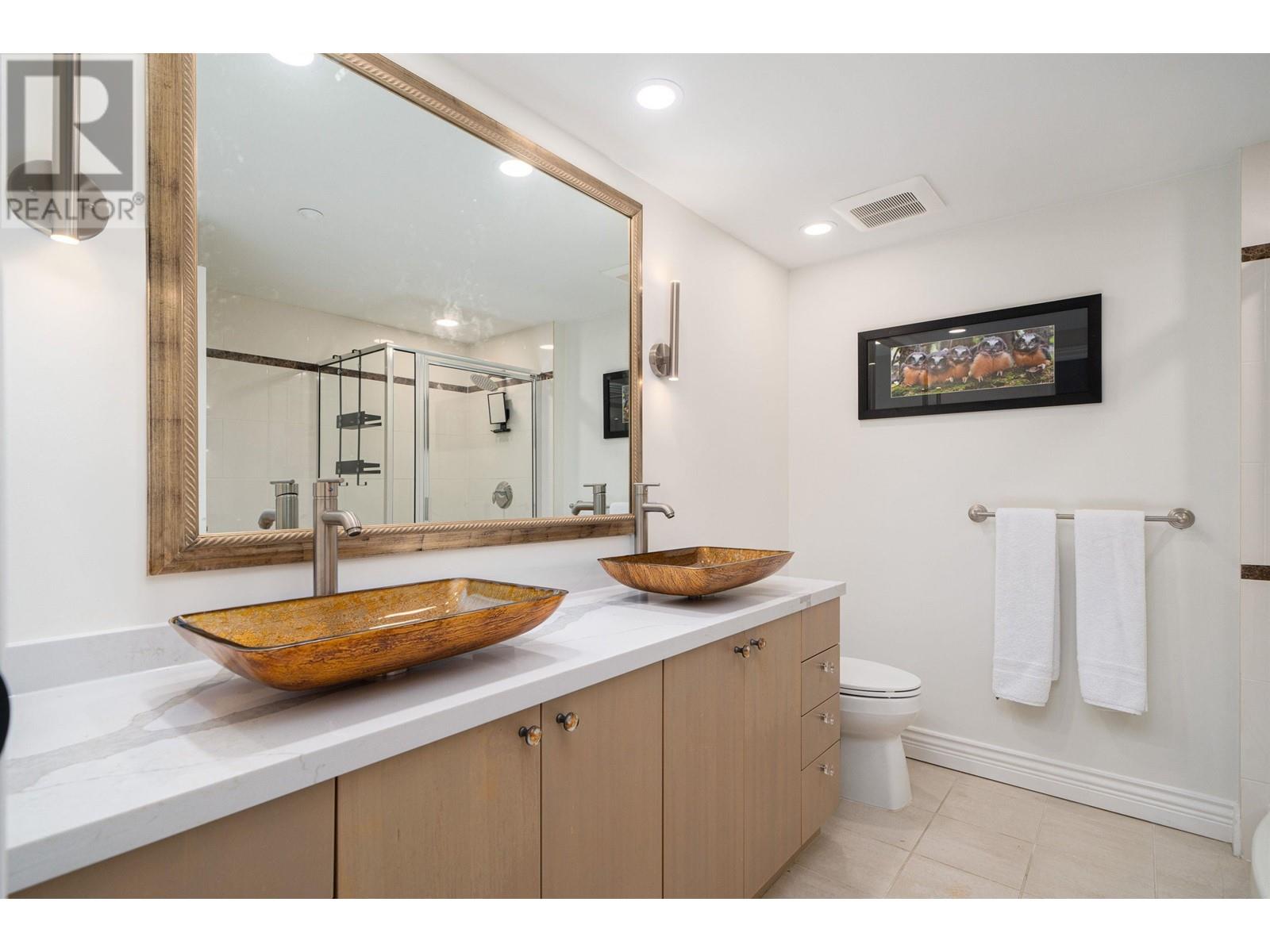 Listing Picture 16 of 29 : 305 1680 BAYSHORE DRIVE, Vancouver / 溫哥華 - 魯藝地產 Yvonne Lu Group - MLS Medallion Club Member