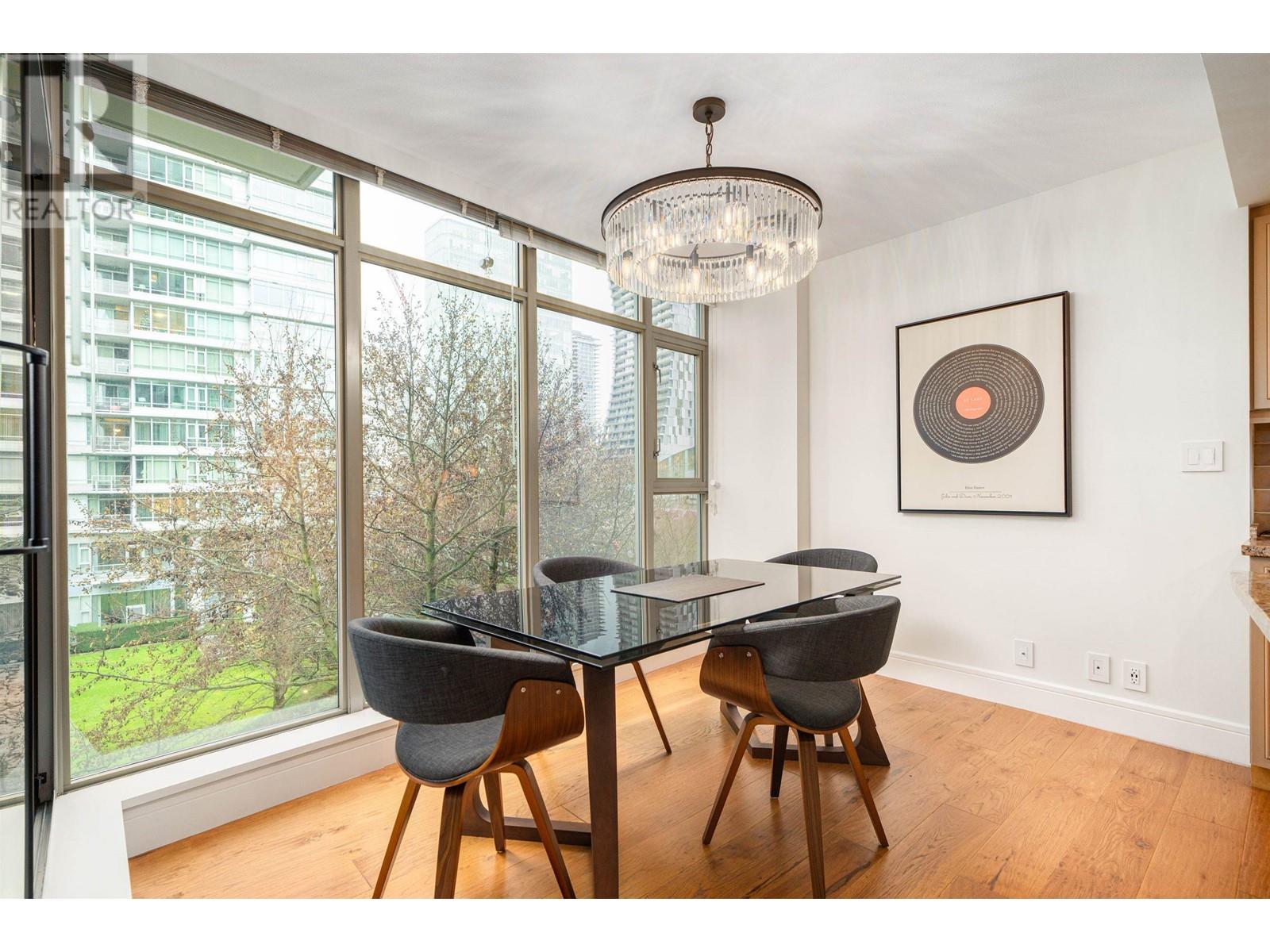 Listing Picture 6 of 29 : 305 1680 BAYSHORE DRIVE, Vancouver / 溫哥華 - 魯藝地產 Yvonne Lu Group - MLS Medallion Club Member
