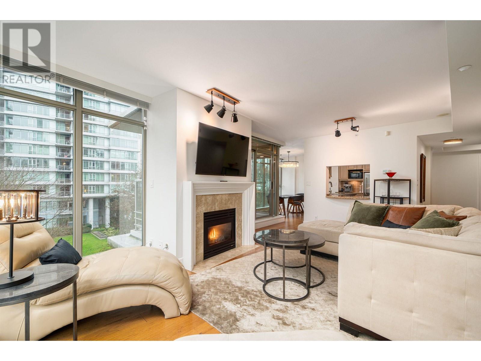 Listing Picture 7 of 29 : 305 1680 BAYSHORE DRIVE, Vancouver / 溫哥華 - 魯藝地產 Yvonne Lu Group - MLS Medallion Club Member