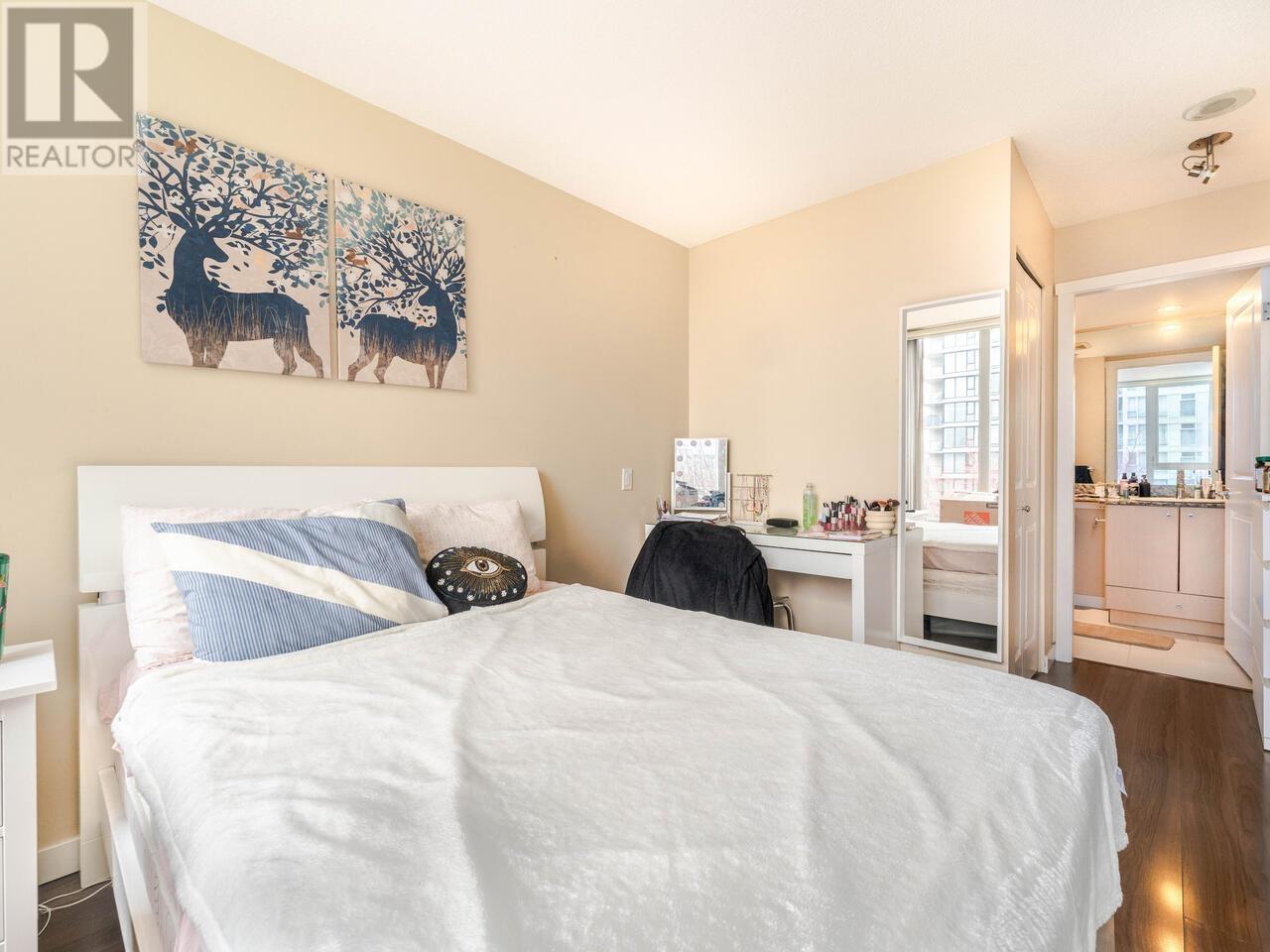 Listing Picture 12 of 21 : 706 5028 KWANTLEN STREET, Richmond / 烈治文 - 魯藝地產 Yvonne Lu Group - MLS Medallion Club Member