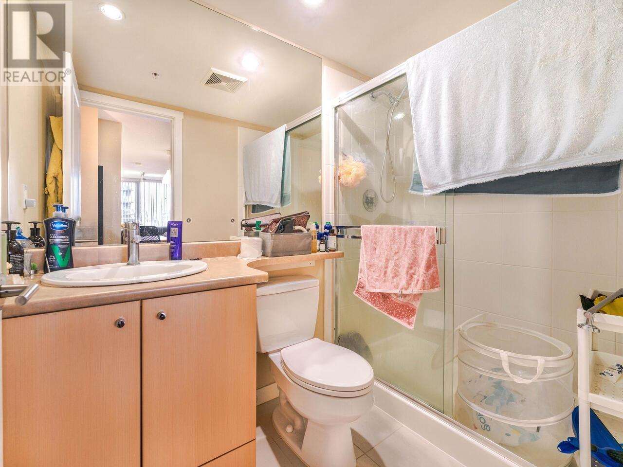 Listing Picture 16 of 21 : 706 5028 KWANTLEN STREET, Richmond / 烈治文 - 魯藝地產 Yvonne Lu Group - MLS Medallion Club Member