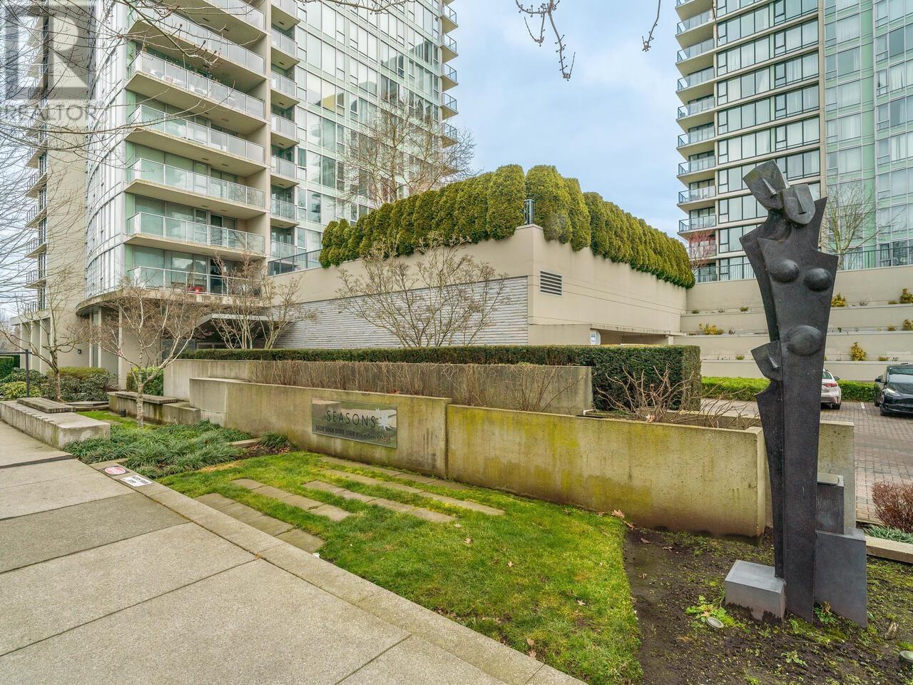 Listing Picture 2 of 21 : 706 5028 KWANTLEN STREET, Richmond / 烈治文 - 魯藝地產 Yvonne Lu Group - MLS Medallion Club Member