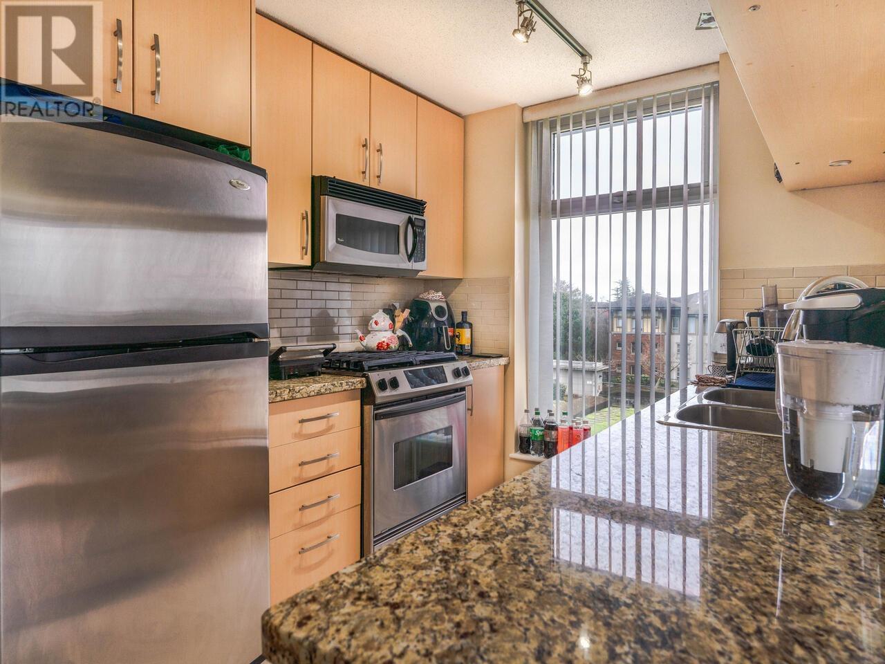 Listing Picture 3 of 21 : 706 5028 KWANTLEN STREET, Richmond / 烈治文 - 魯藝地產 Yvonne Lu Group - MLS Medallion Club Member
