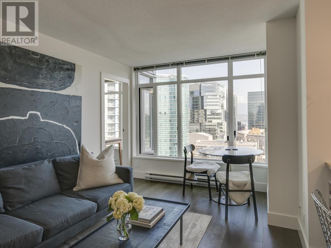 Listing Picture 14 of 27 : 2304 888 HOMER STREET, Vancouver / 溫哥華 - 魯藝地產 Yvonne Lu Group - MLS Medallion Club Member