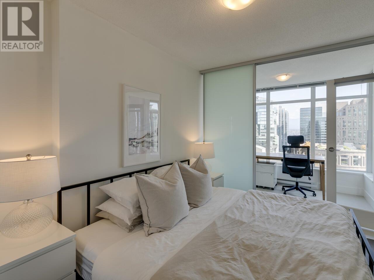 Listing Picture 17 of 27 : 2304 888 HOMER STREET, Vancouver / 溫哥華 - 魯藝地產 Yvonne Lu Group - MLS Medallion Club Member