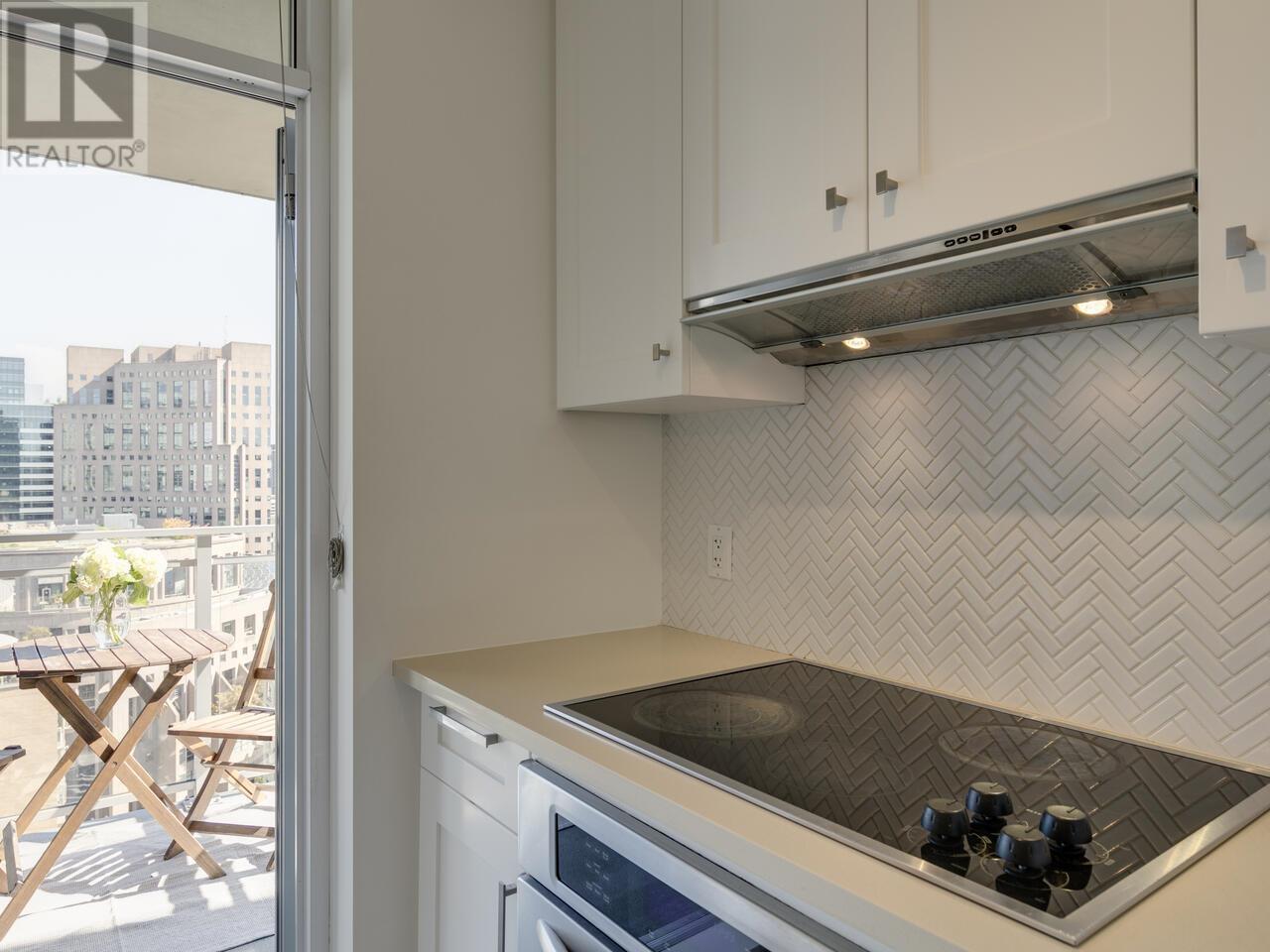 Listing Picture 3 of 27 : 2304 888 HOMER STREET, Vancouver / 溫哥華 - 魯藝地產 Yvonne Lu Group - MLS Medallion Club Member