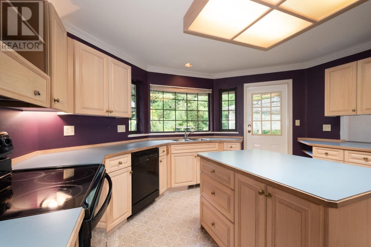 4197 Virginia Crescent, North Vancouver, British Columbia  V7R 3Z7 - Photo 11 - R2969092