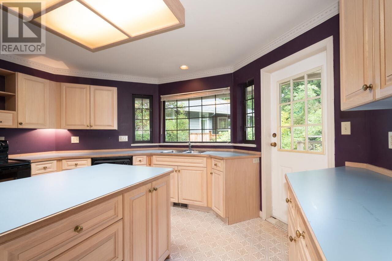 4197 Virginia Crescent, North Vancouver, British Columbia  V7R 3Z7 - Photo 13 - R2969092