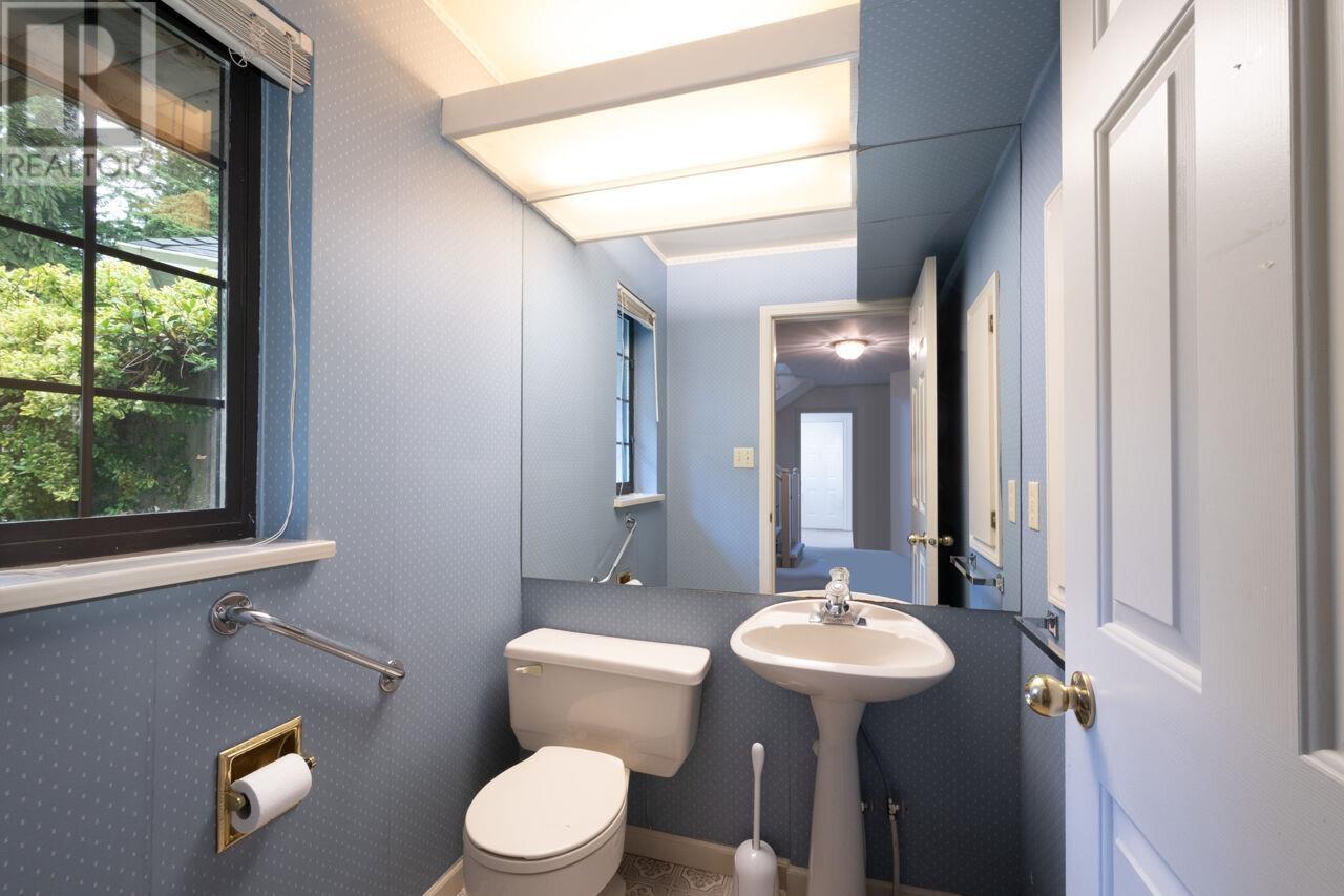 4197 Virginia Crescent, North Vancouver, British Columbia  V7R 3Z7 - Photo 17 - R2969092
